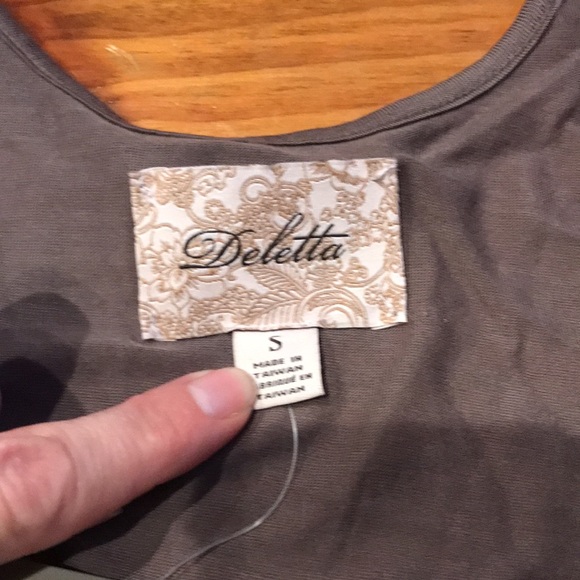 New! DELETTA S Beige Brown Swept Away Pleated Bow Overlay Top - Picture 3 of 4